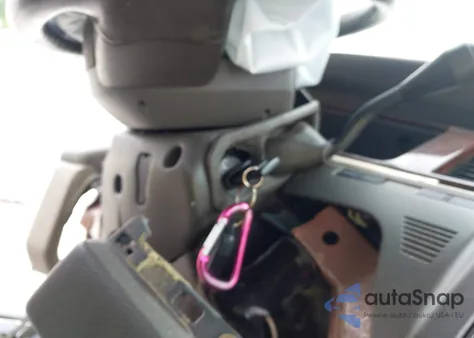 2006 Lincoln Town Car Signature z USA, uszkodzony, nr VIN 1LNHM81V76Y612251